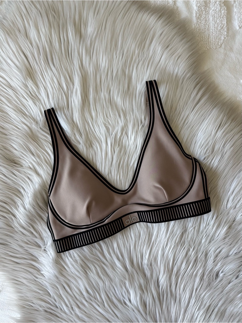 ALO Yoga Airlift Line Up Bra